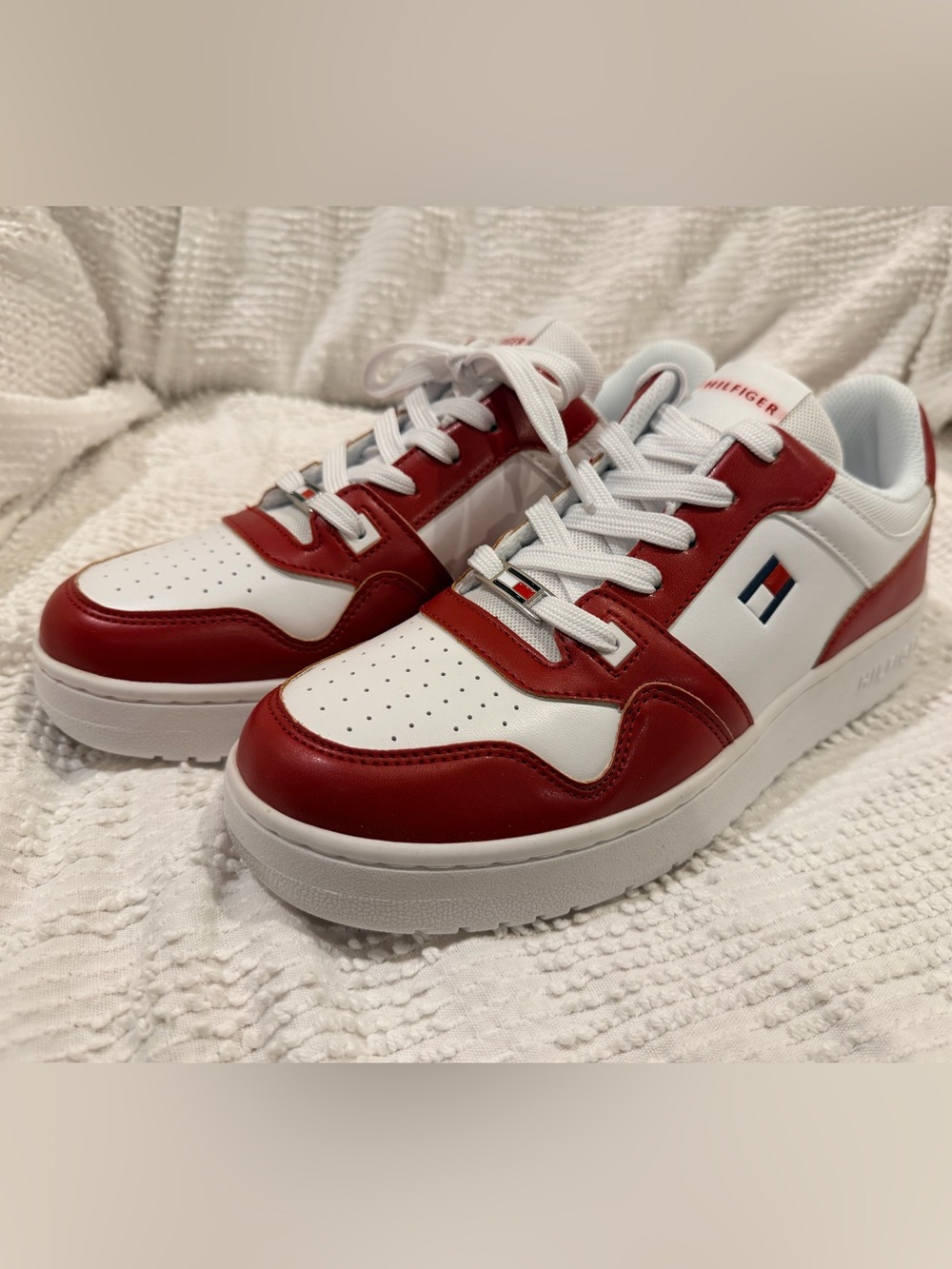 Tommy Hilfiger White & Red Leather Low-Top Sneakers